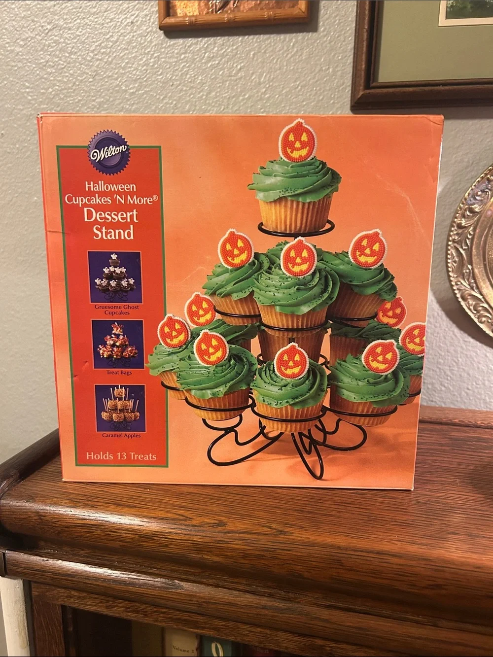 NIB WILTON Cupcakes n More Dessert Stand Holds 13